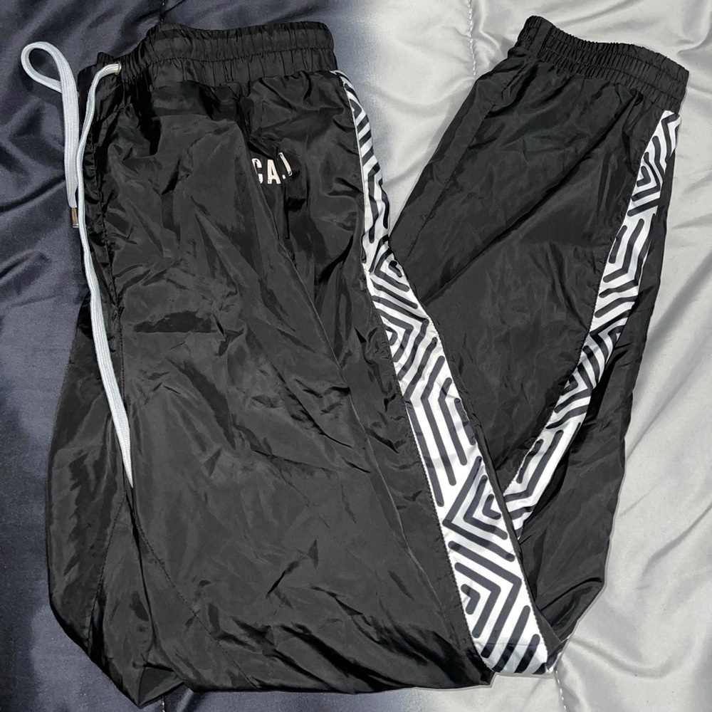CALI SWEATPANTS.
